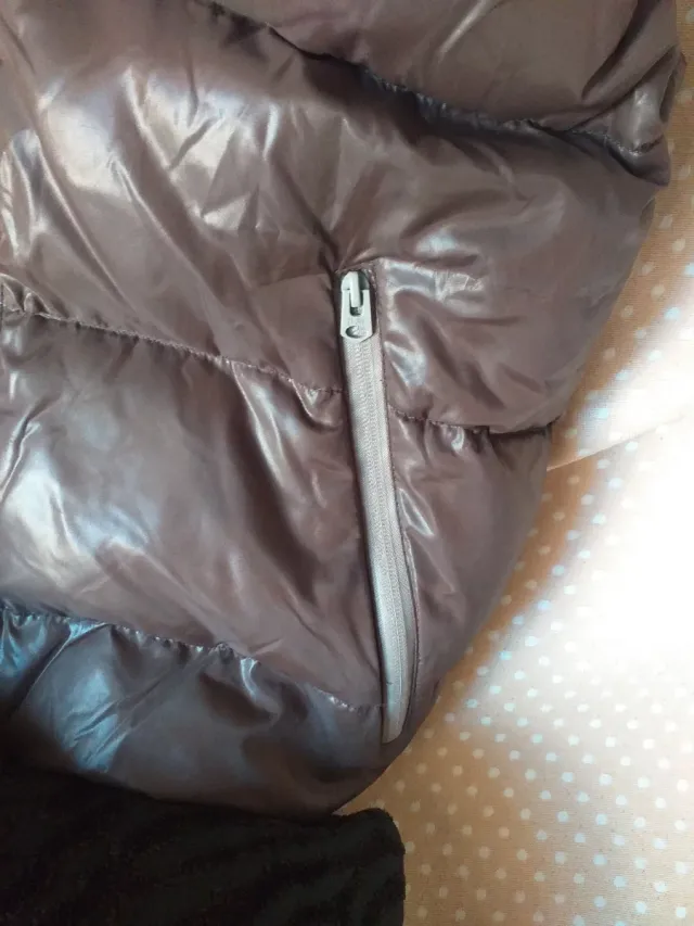 Chaleco de plumas marrón