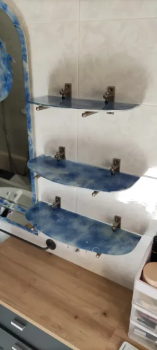 Mensole in vetro azzurro con supporti