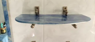 Mensole in vetro azzurro con supporti