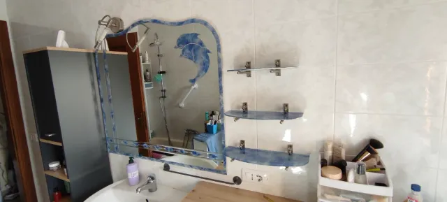 Mensole in vetro azzurro con supporti