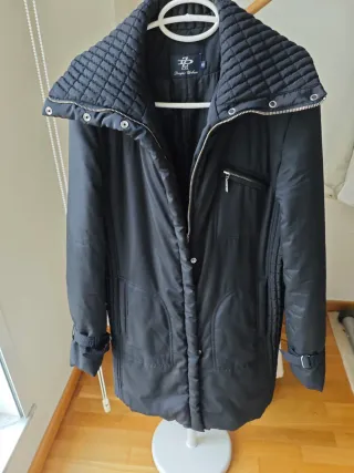 Parka negra acolchada