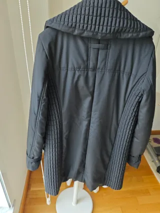 Parka negra acolchada