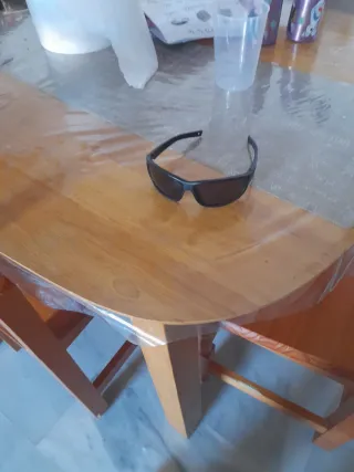 Gafas de montaña negras y marrones