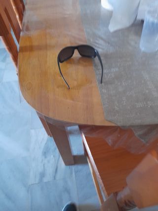 Gafas de montaña negras y marrones