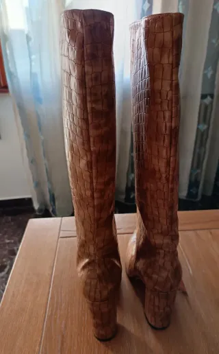 Stivali in vera pelle effetto coccodrillo