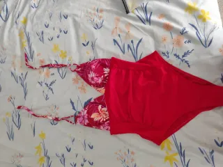 Bañador floral rosa y rojo nuevo