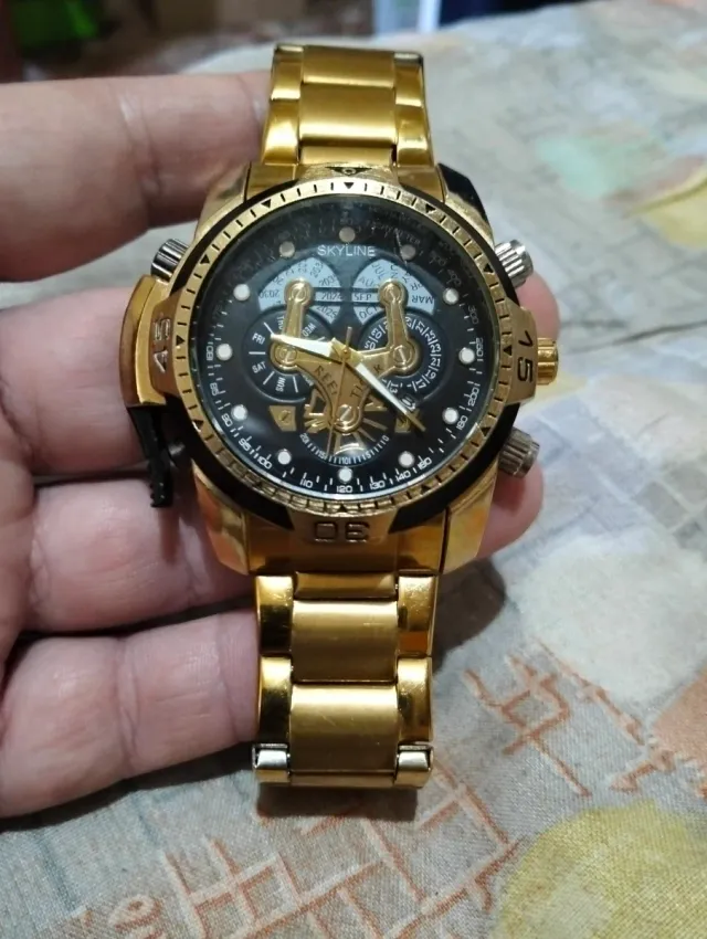 Reloj Skyline Dorado y Negro
