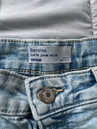 Pantalones cortos vaqueros Bershka