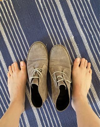 Scarpe scamosciate beige con lacci