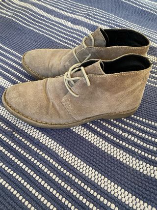 Scarpe scamosciate beige con lacci