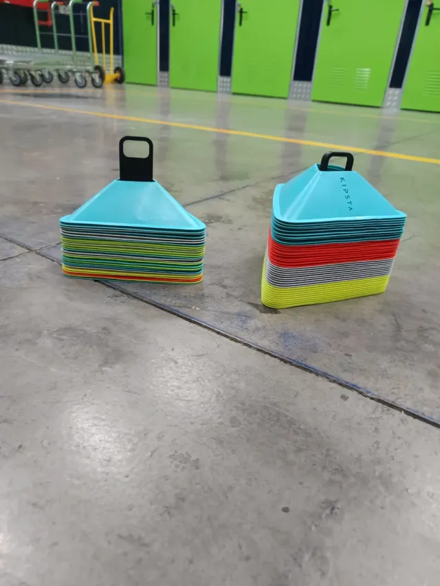 Conos de entrenamiento fútbol (pack) 55 conos.