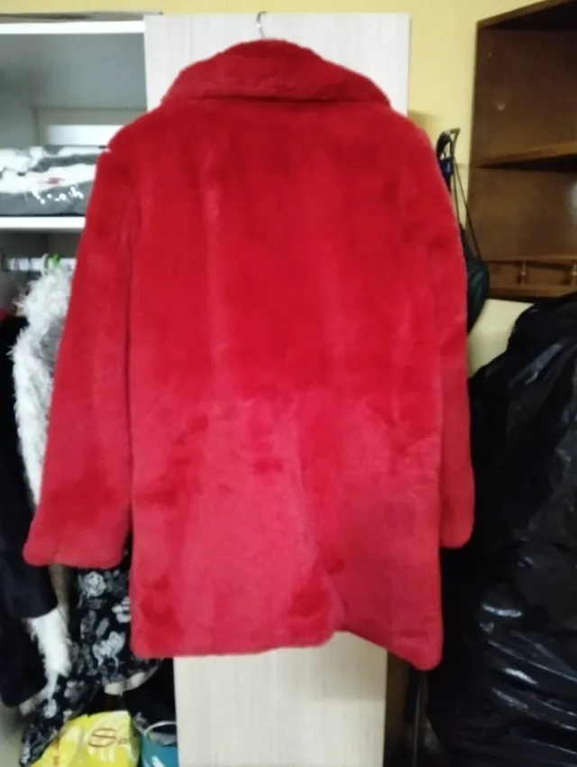 Abrigo pelo suave rojo