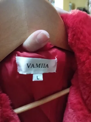 Abrigo pelo suave rojo