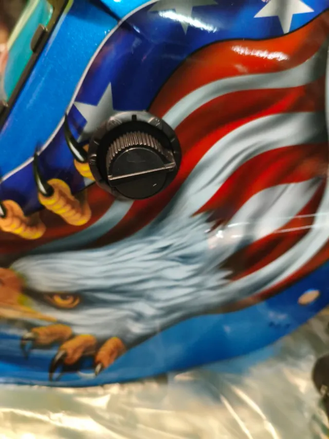 Casco pantalla de soldadura con diseño de águila