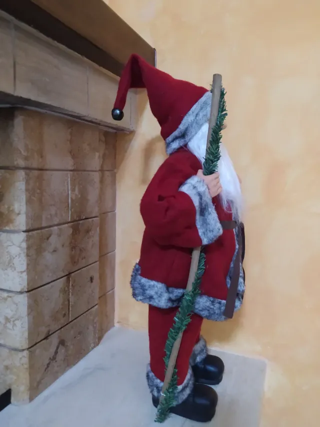 Babbo Natale con bastone e racchette