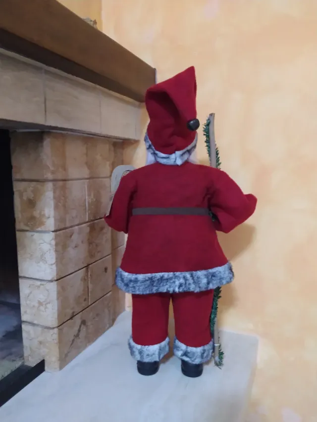 Babbo Natale con bastone e racchette