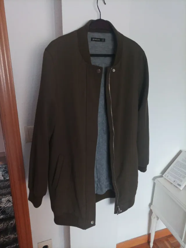 Bomber larga Stradivarius Talla M verde militar