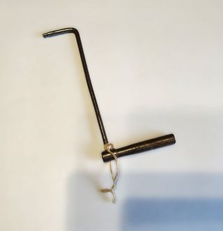 Chiave a manovella in ferro antica per orologio