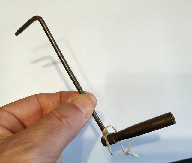 Chiave a manovella in ferro antica per orologio