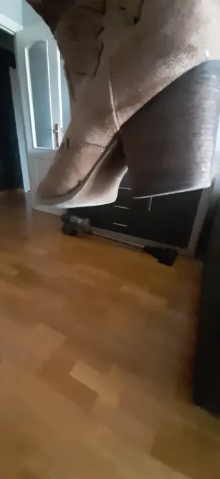 Botas camperas marrones con bordados