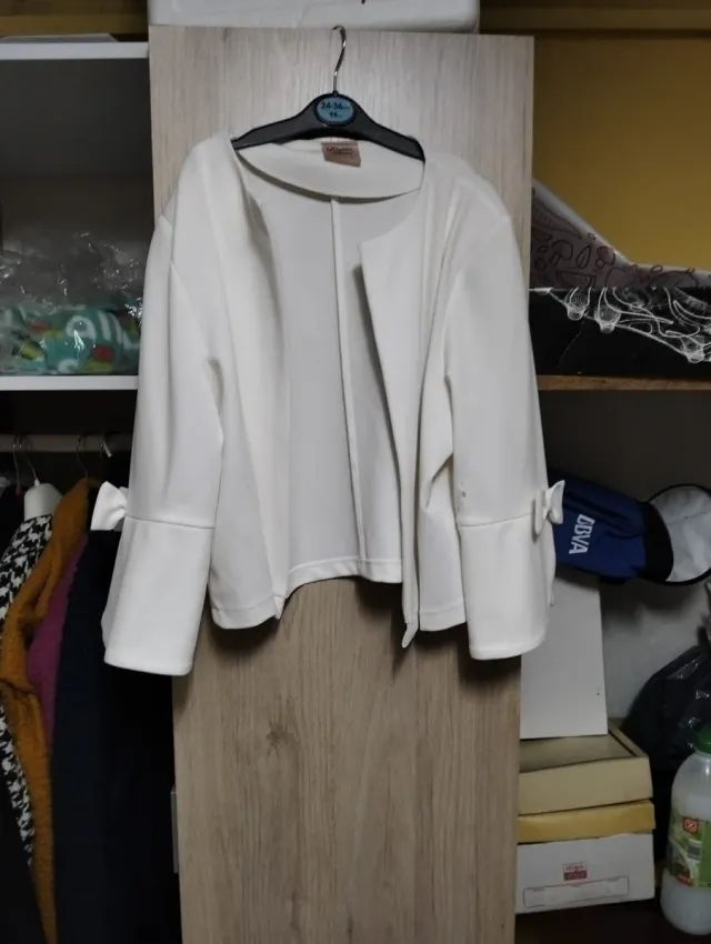 Chaquetilla blanca manga codo