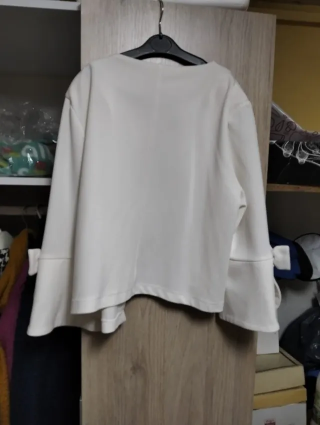 Chaquetilla blanca manga codo