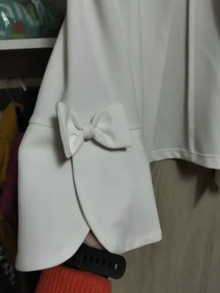 Chaquetilla blanca manga codo