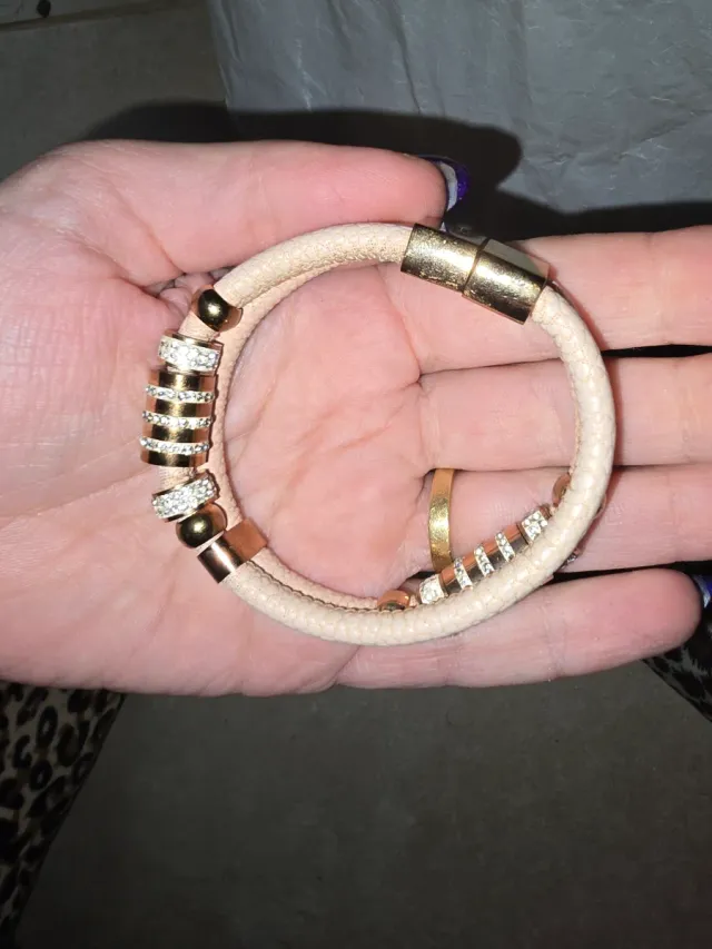 Pulsera Aristos dorada con cristales beige