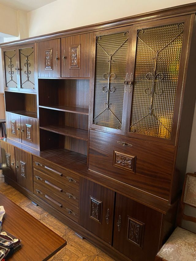 Mueble de salón madera y cristal