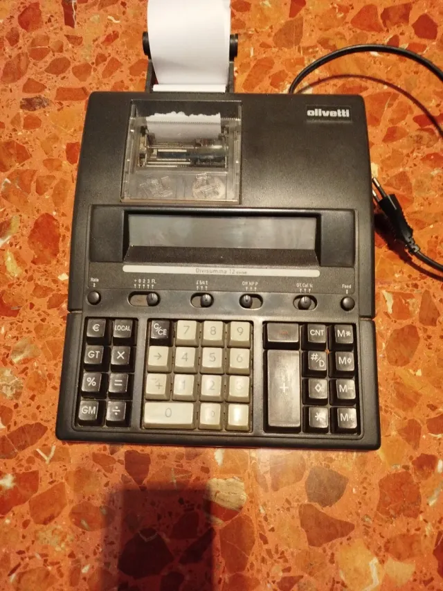 Calculadora Olivetti antigua y fumcionando