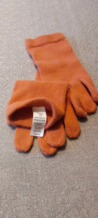 Guantes de punto naranjas