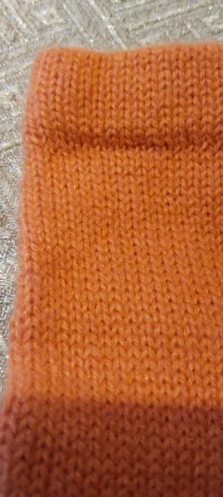 Guantes de punto naranjas