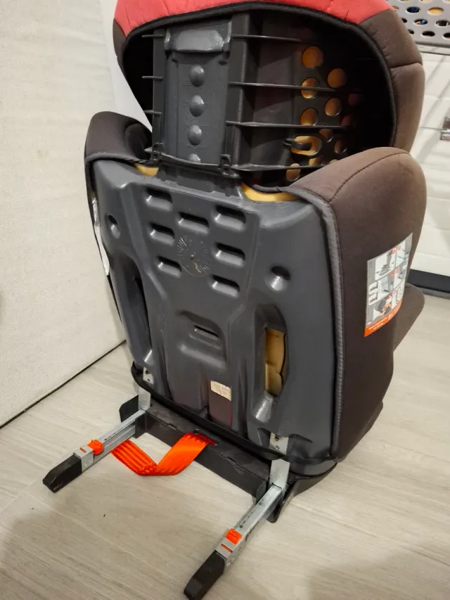 Silla coche Isofix marrón y rosa