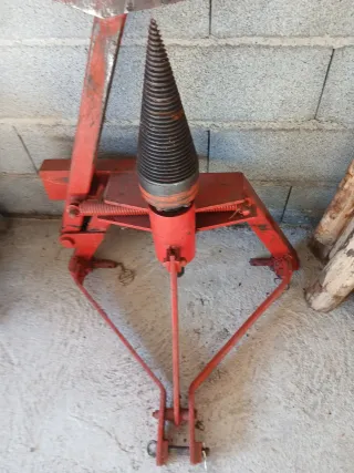 Tronzador de leña cónico