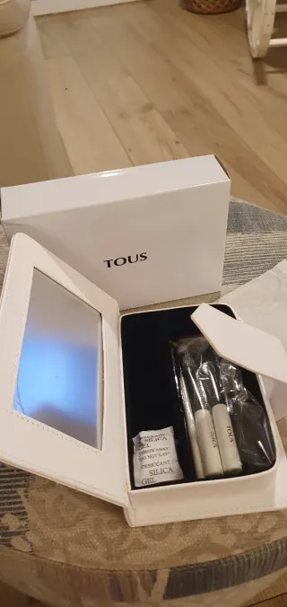 Neceser Tous con espejo y brochas