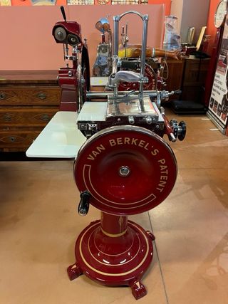 bellissima affettatrice antica a volano