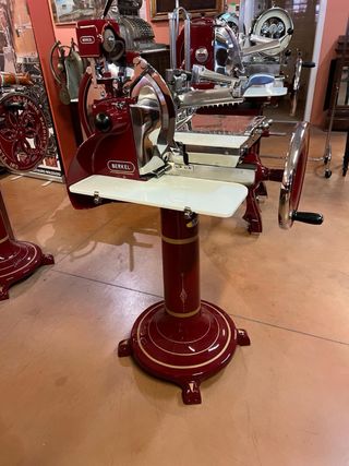 bellissima affettatrice antica a volano