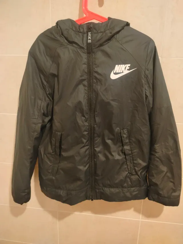 Chaqueta deportiva Nike negra niña