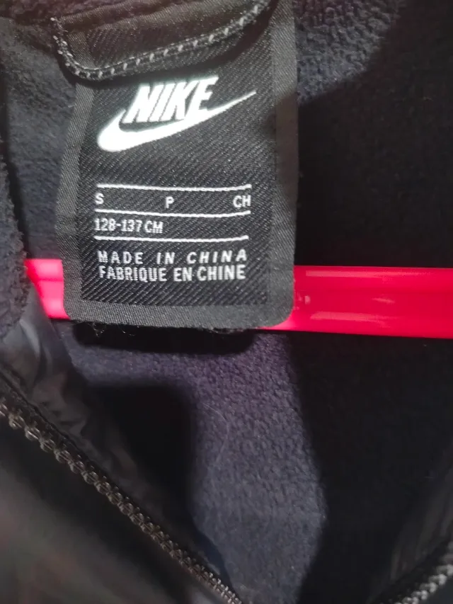 Chaqueta deportiva Nike negra niña