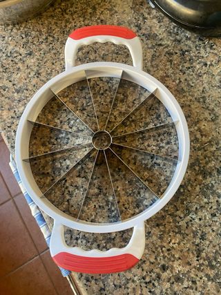 Taglia anguria rossa e bianca