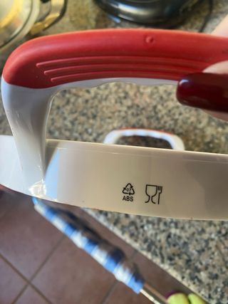 Taglia anguria rossa e bianca