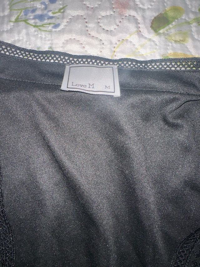 Blusa negra con lunares