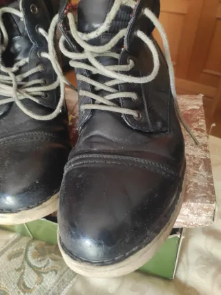Botas de hombre con cordones negras