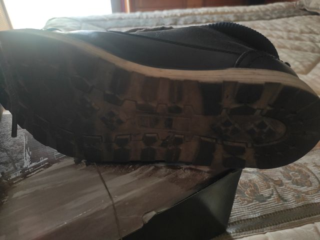 Botas de hombre con cordones negras