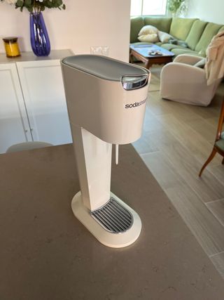 Máquina Sodastream color crema