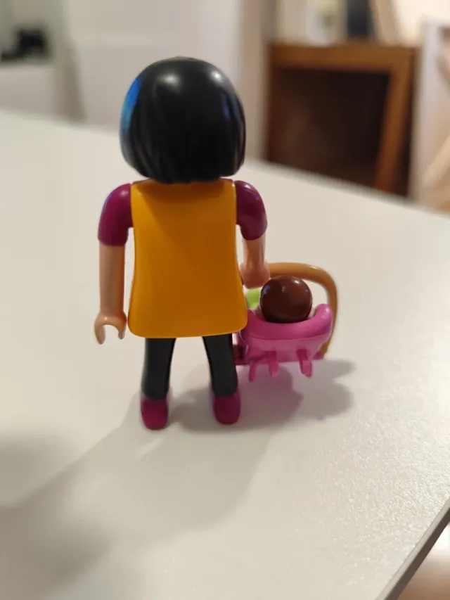 Figuras Playmobil Madre con Bebé y modista