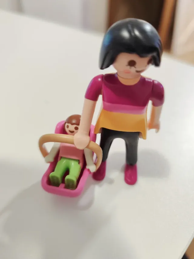 Figuras Playmobil Madre con Bebé y modista