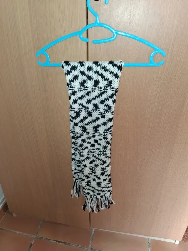 Bufanda tejida a mano blanco y negro de 1,10 *0,20