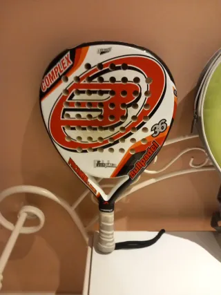 Raqueta Bullpadel y funda artengo
