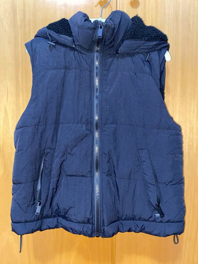 Chaleco acolchado capucha mujer Pull&Bear negro